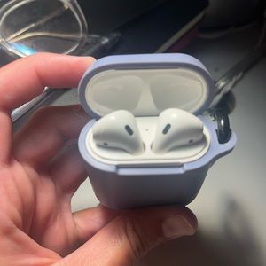 Airpods first gen.